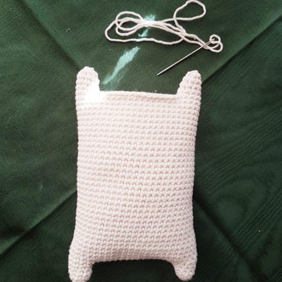 unicorn-crochet-wrist-rest-cushion-free-crochet-pattern